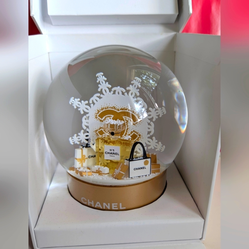 💲180CAD - CHANEL Snow Globe with Gold and White Details